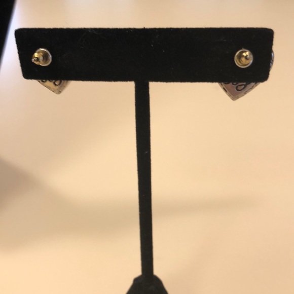 Lot of Betsey Johnson pierced earrings. - Picture 4 of 5